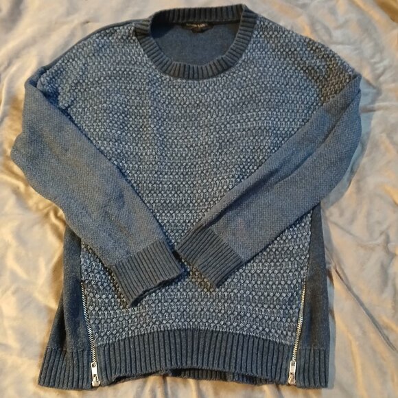 Banana Republic Factory Sweaters - Banana Republic Factory Women's Long  Sleeved  Textured Sweater SZ S